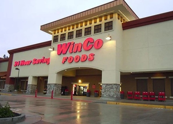 Picture of a WinCo Foods store front